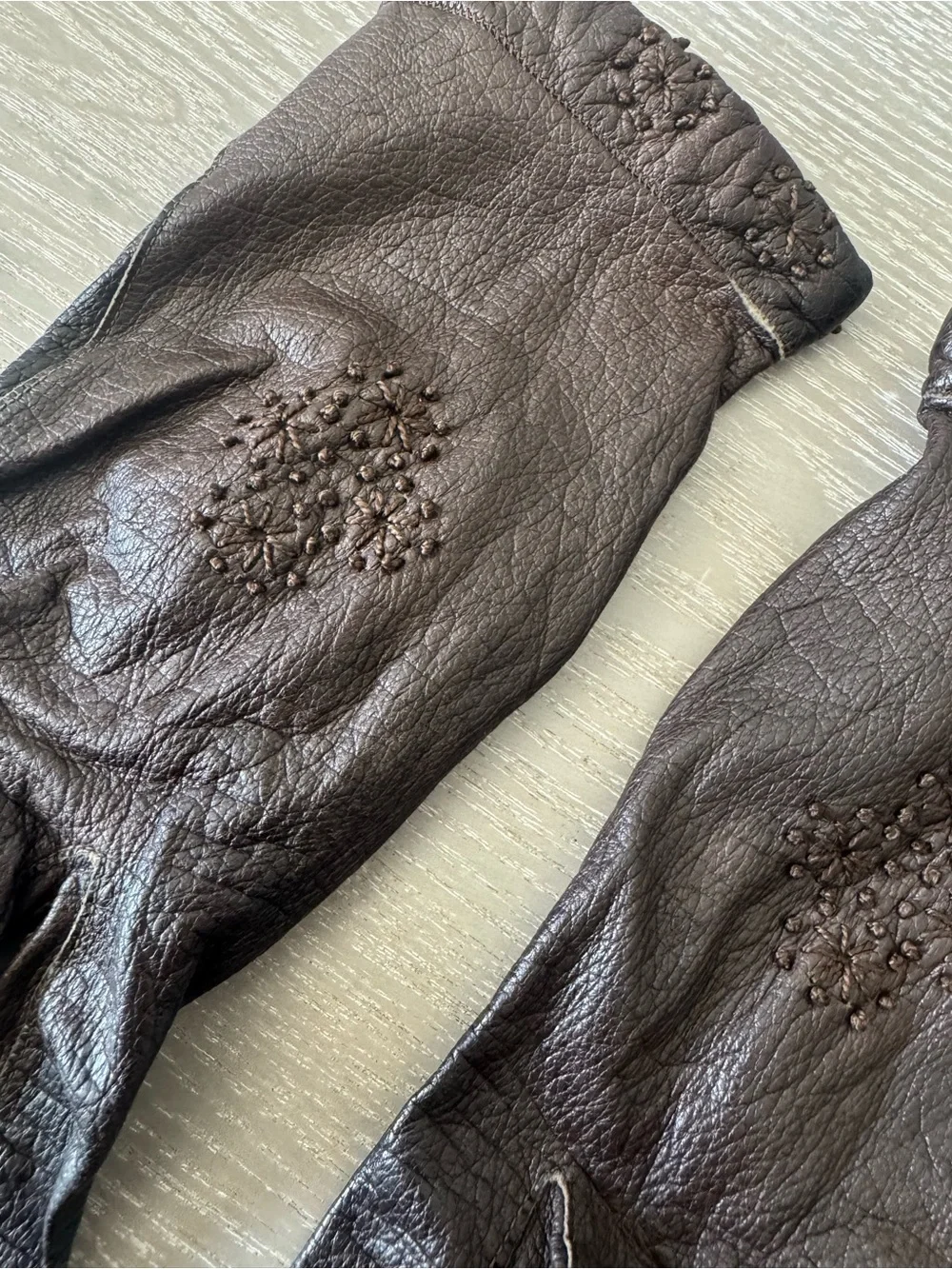 Leather womens snap on gloves